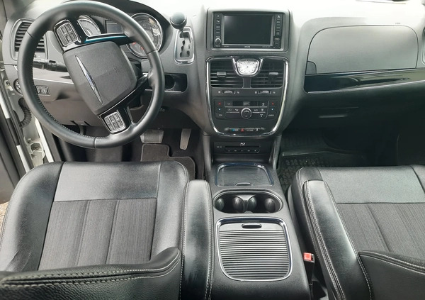 Chrysler Town &amp; Country cena 69000 przebieg: 140000, rok produkcji 2015 z Opole małe 92